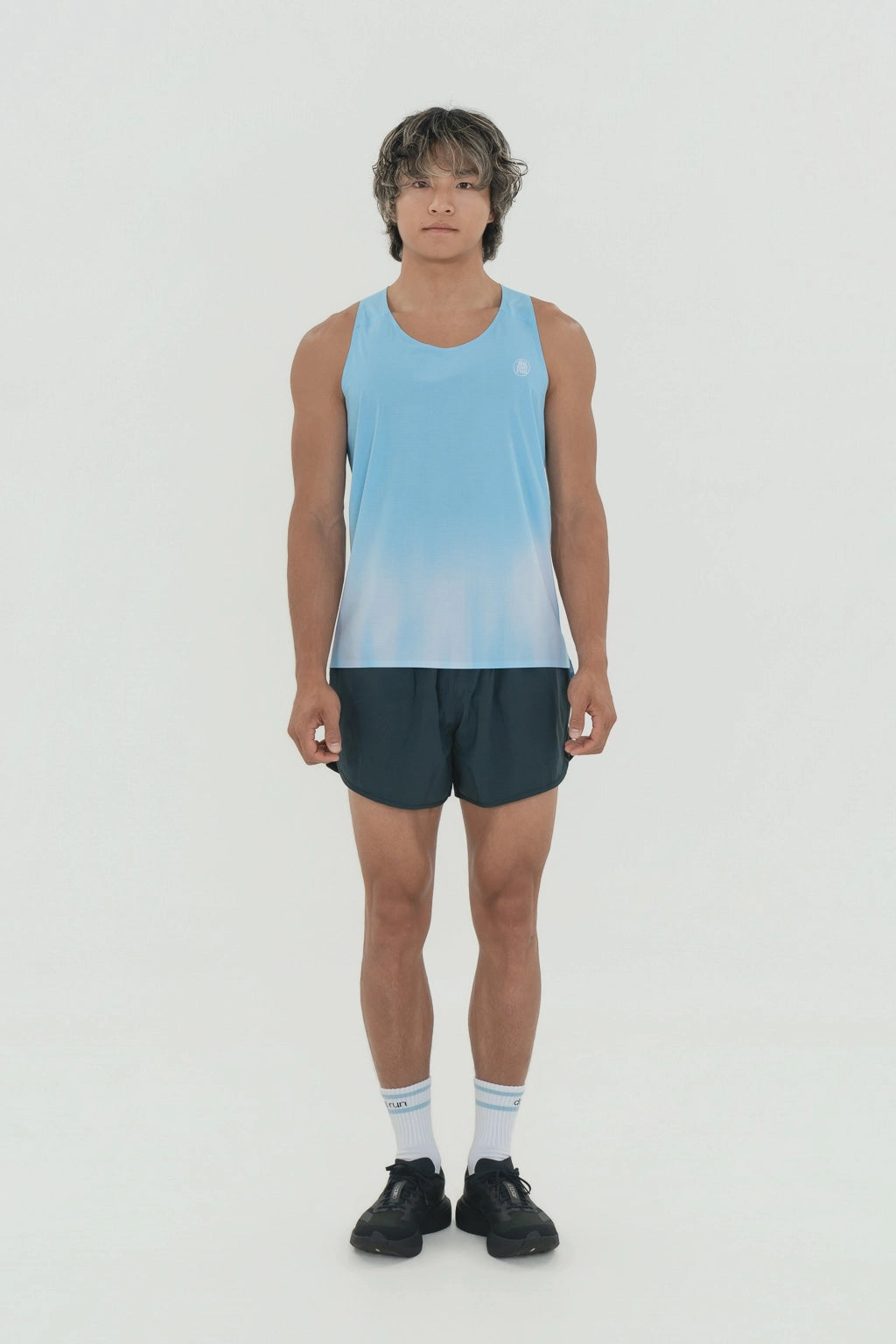 running singlet · air light · clear sky (men)