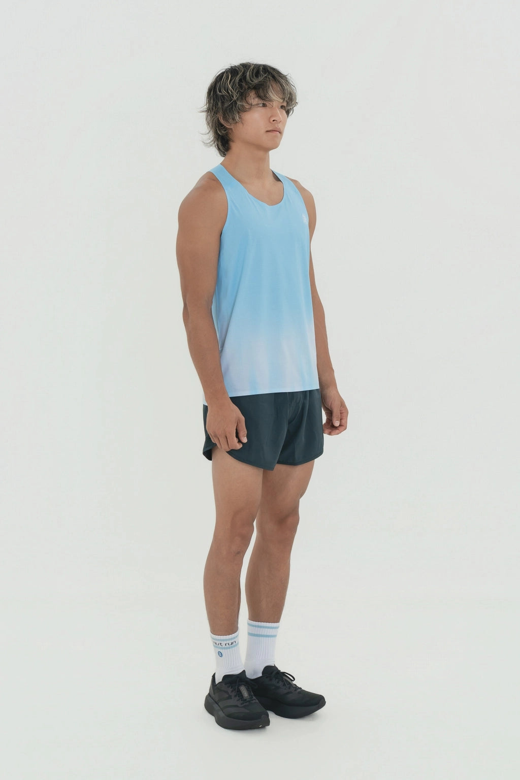 running singlet · air light · clear sky (men)