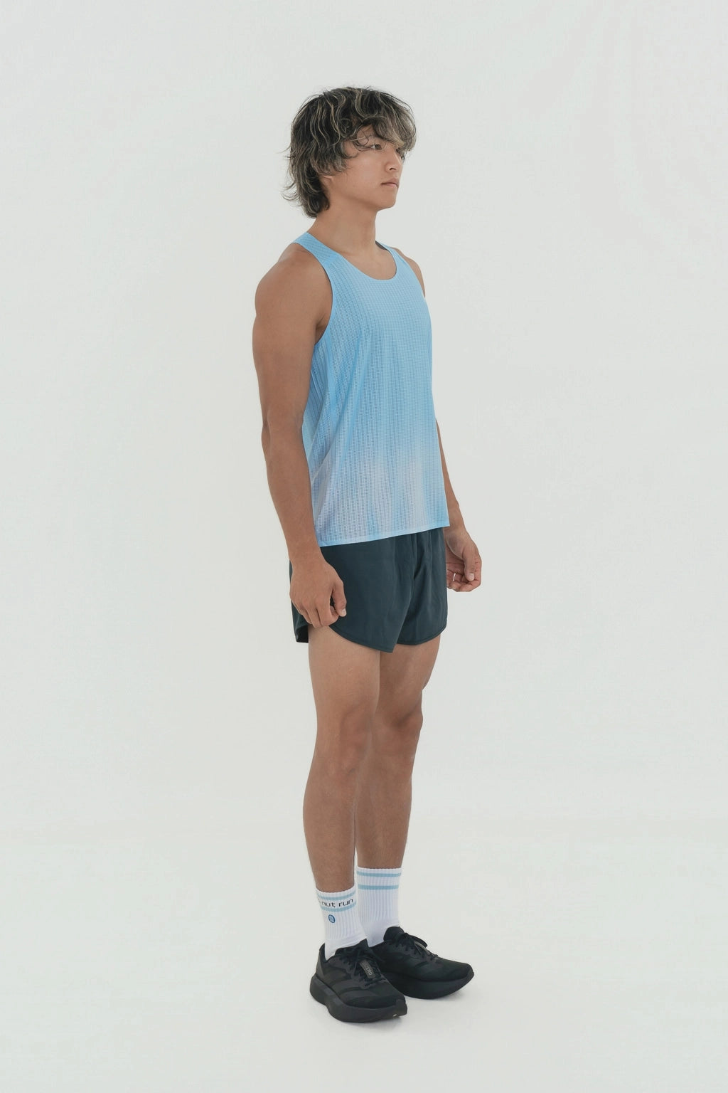 running singlet · air swift · clear sky (men)